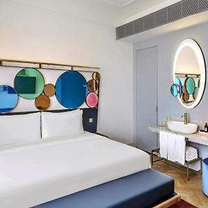 Gemütliches Zimmer mit Kingsize-Bett